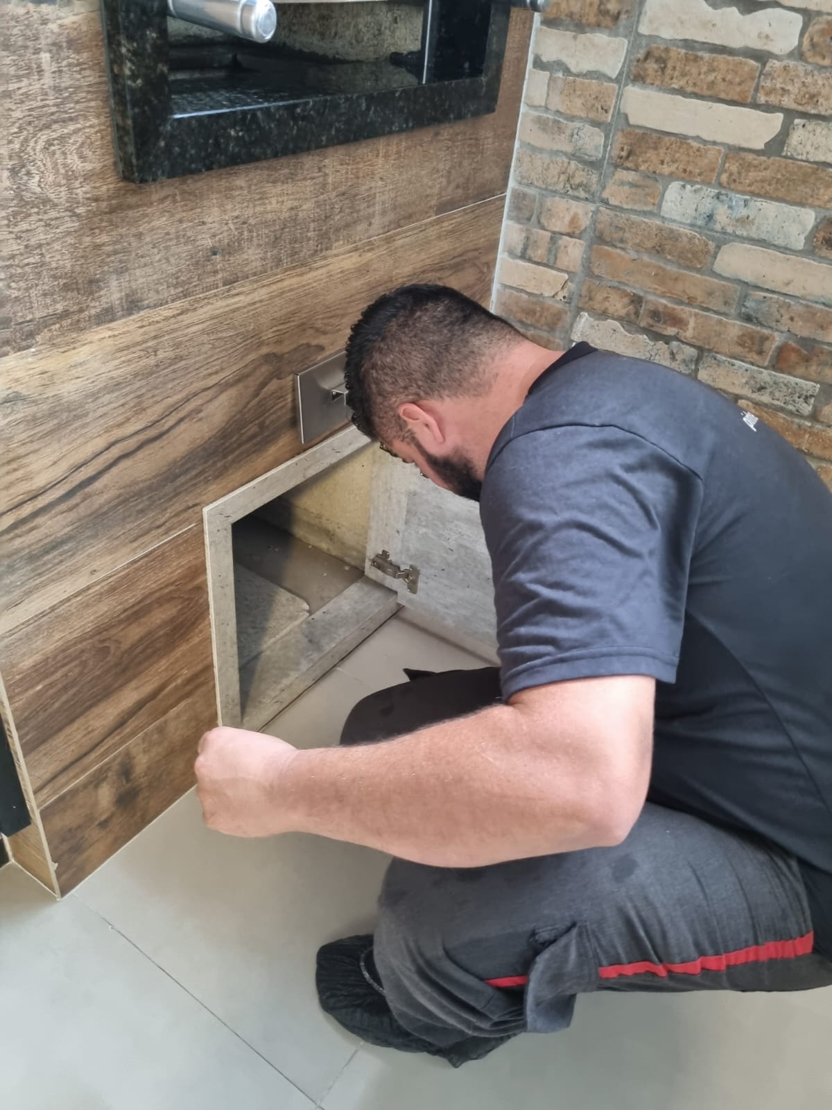 Desentupimento de pia residencial